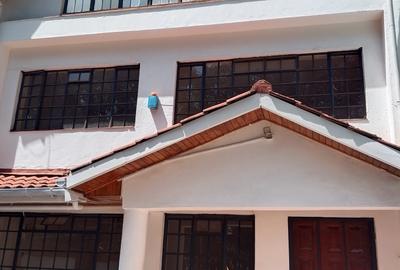 5 Bed Townhouse with En Suite at Westlands - 3