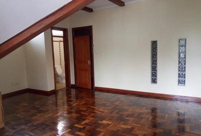 5 Bed Townhouse with En Suite at Othaya Road