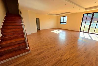 5 Bed Apartment with En Suite in Parklands - 2