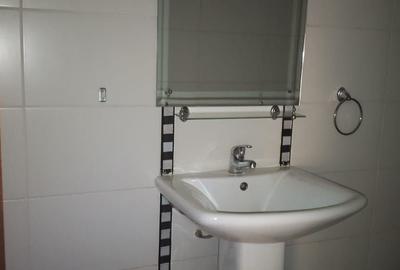 2 Bed Apartment with En Suite in Westlands Area - 4