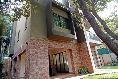 5 Bed Townhouse with En Suite in Lavington