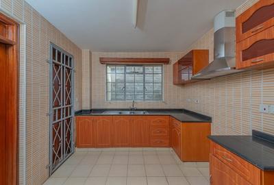 5 Bed Townhouse with En Suite in Lavington - 4