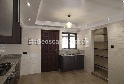 5 Bed Townhouse with En Suite in Lavington - 4