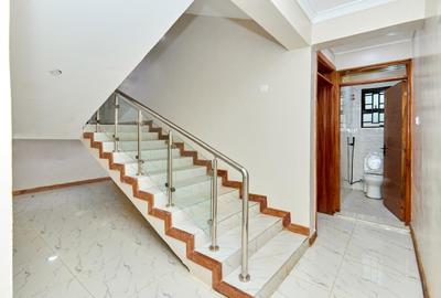 5 Bed Townhouse with En Suite at Maiyan - 3