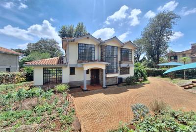 4 Bed Townhouse with En Suite at Rossylin Heights - 2