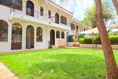 5 Bed Townhouse with En Suite at Riverside Drive - 4
