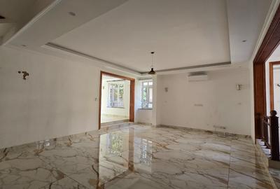 5 Bed Townhouse with En Suite in Lavington - 4