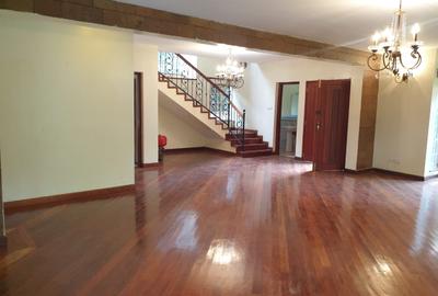 5 Bed Townhouse with En Suite in Rosslyn