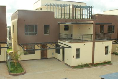 4 Bed Townhouse with En Suite at Banana (Raini Road) - 3