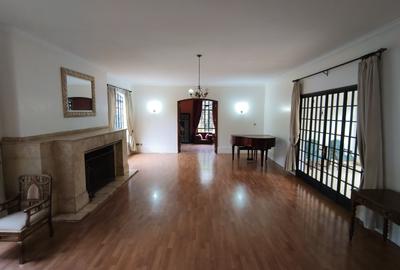 5 Bed House with En Suite in Runda - 4