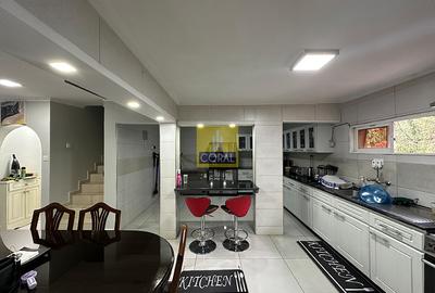 6 Bed Townhouse in Westlands Area - 2