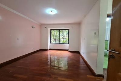 3 Bed Apartment with En Suite in Kileleshwa - 4