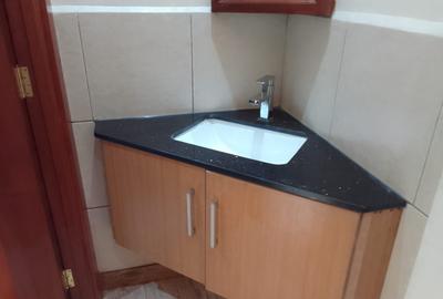 Serviced 3 Bed Apartment with En Suite in Kileleshwa
