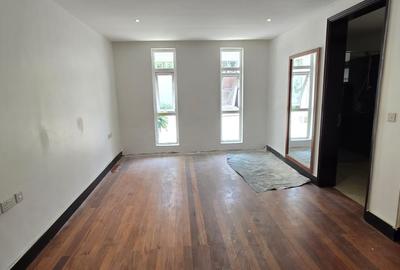 5 Bed House with En Suite in Runda - 4