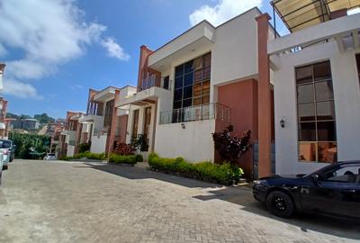 5 Bed Townhouse with En Suite at Lavington