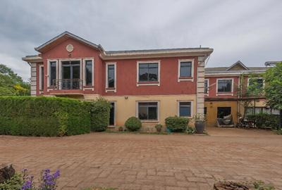 5 Bed Townhouse with En Suite in Lavington - 2