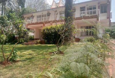 5 Bed House with En Suite in Runda