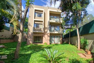 5 Bed Townhouse with En Suite at Lavington - 3