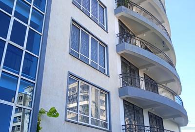 Serviced 4 Bed Apartment with En Suite in Parklands