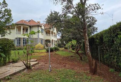 6 Bed House with En Suite in Runda