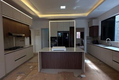 5 Bed Townhouse with En Suite at James Gichuru Road - 2