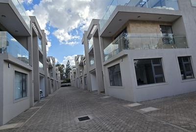 6 Bed Townhouse with En Suite at Lavington Lavington - 4