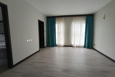 3 Bed Apartment with En Suite in Riverside - 4