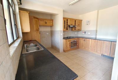 3 Bed Apartment with En Suite in Kilimani