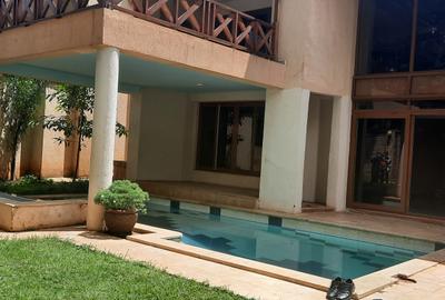 4 Bed House with En Suite in Lavington