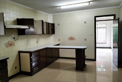 5 Bed Townhouse with En Suite in Riverside