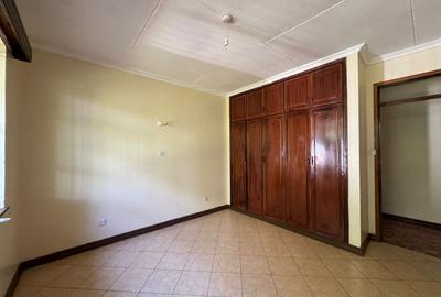 4 Bed House with En Suite in Runda