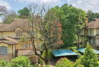 5 Bed Townhouse with En Suite at Lavington Green