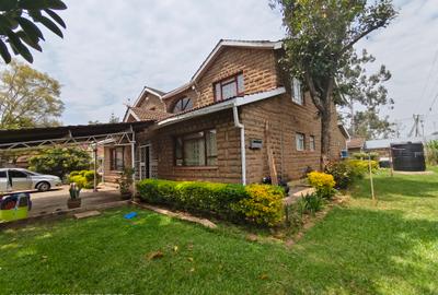 5 Bed House with En Suite at Lavington Green