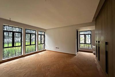 4 Bed House with En Suite at Runda
