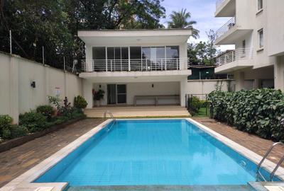 3 Bed Apartment with En Suite in Lavington