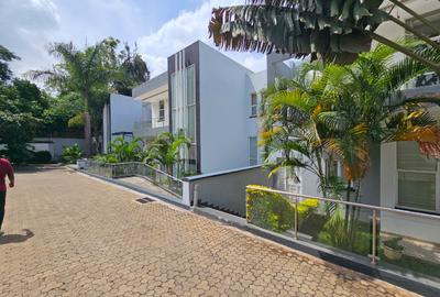 4 Bed Townhouse with En Suite in Spring Valley - 4