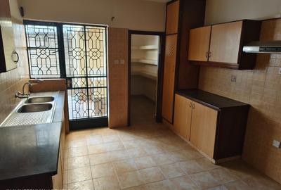 5 Bed Townhouse with En Suite at Lavington Green