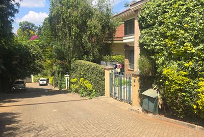 4 Bed Townhouse with En Suite in Brookside - 2