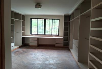 6 Bed Townhouse with En Suite in Lower Kabete