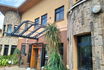 5 Bed Townhouse with En Suite in Kyuna