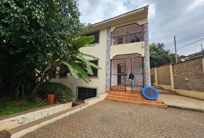 4 Bed Townhouse with En Suite in Westlands Area