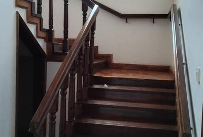 6 Bed House with En Suite in Runda