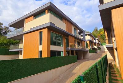 6 Bed Townhouse with En Suite at Lavington Green