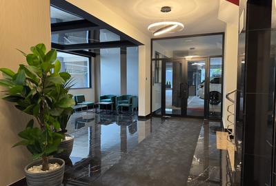 Serviced 2 Bed Apartment with En Suite in Riverside