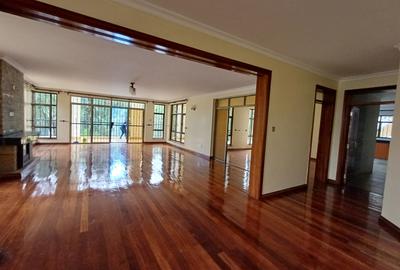 6 Bed Townhouse with En Suite in Kitisuru