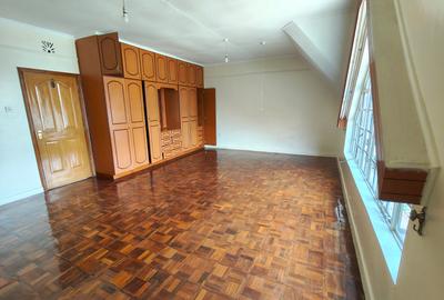 5 Bed Townhouse with En Suite at Brookside - 2