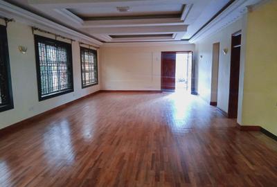 5 Bed Townhouse with En Suite at Westlands - 2