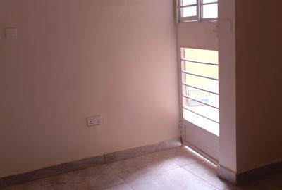 1 Bed House with En Suite in Lavington - 4