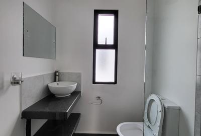 2 Bed Apartment with Swimming Pool in Tatu City