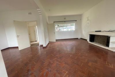 4 Bed House with En Suite in Lavington